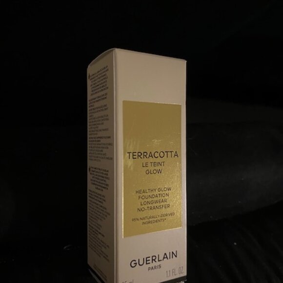 Guerlain Terracotta Le Teint Glow- Healthy Glow Foundation 11.5ml Colour: 0.5W - Picture 2 of 3